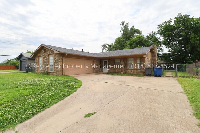 Building Photo - East Tulsa 3 Bedroom Gem! Available for immediate move in!