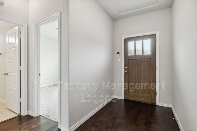 Building Photo - 1833 Meadow Trail Ln