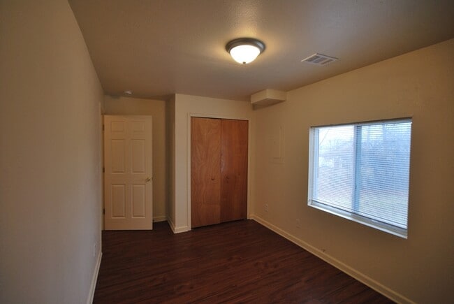 Building Photo - 1027 LaSalle Ave