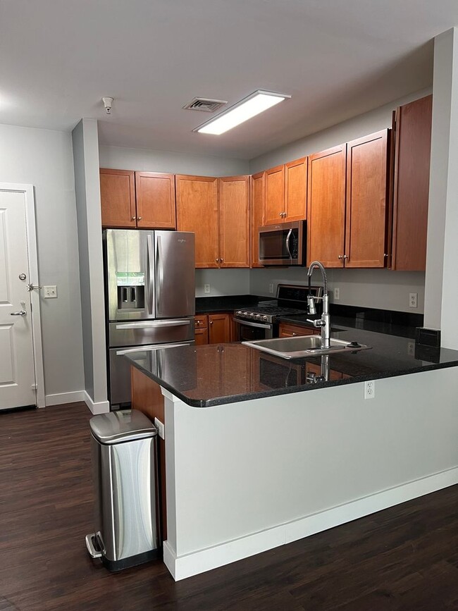 Building Photo - 1 BD/1BA + Den Condo in Silver Spring