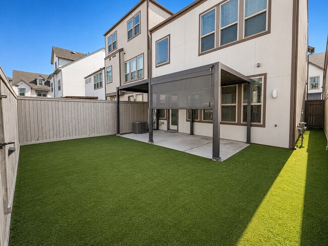 Building Photo - 817 Kamano Ave