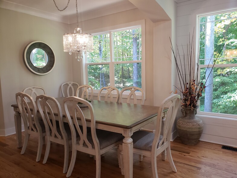 Dining area - 463 Lake Wylie Rd