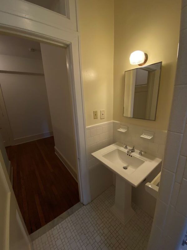 Building Photo - 3039 Macomb St NW