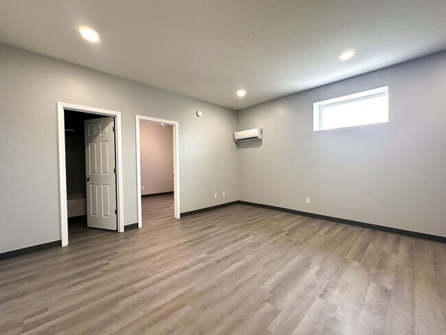 Building Photo - 1 bedroom 1 bathroom
