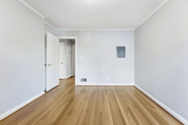 Building Photo - Corner of Character • Rare 2BD Residence at NE 16th & Weidler – Irvington/Lloyd District