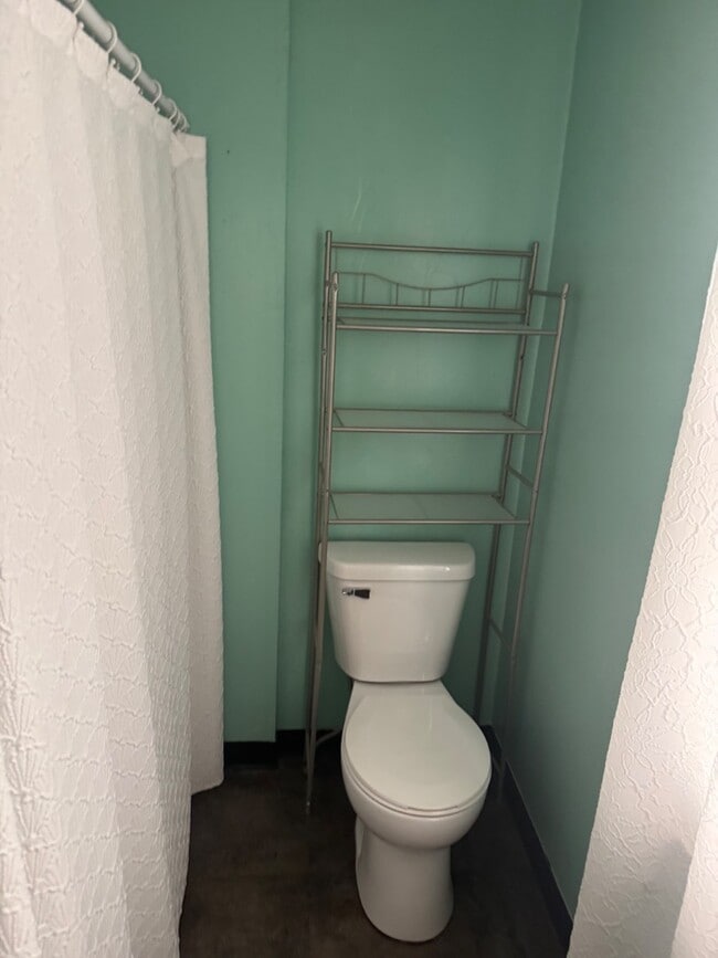 Building Photo - Charming 2-Bedroom House Bettendorf