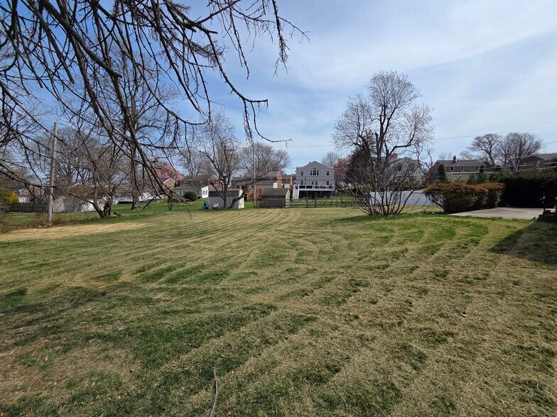 Building Photo - 811 Coppock Ln