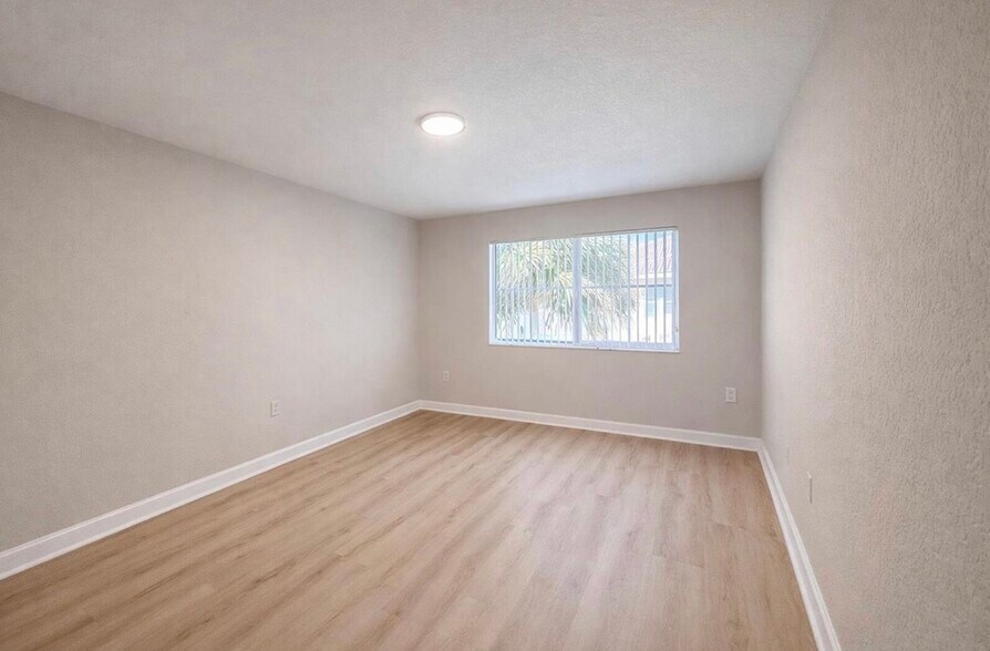 Building Photo - 5122 NW 30th Ln