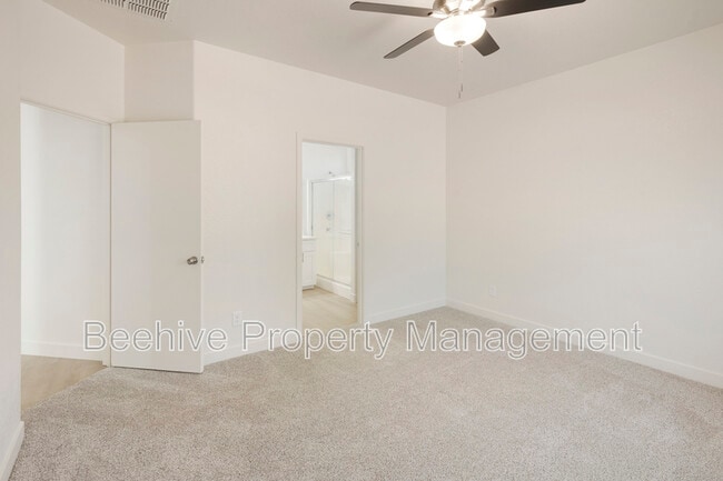 Building Photo - 220 N 110th St