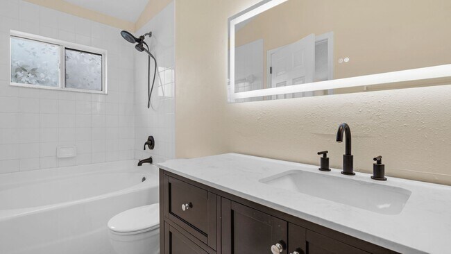 Building Photo - Single Story 3 bedroom 2 bathroom rental h...
