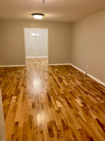 Building Photo - 302 Cherokee Dr