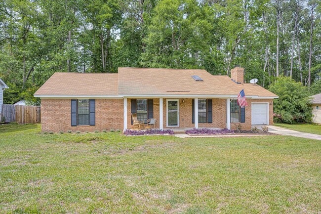 Building Photo - 323 Forest Ct