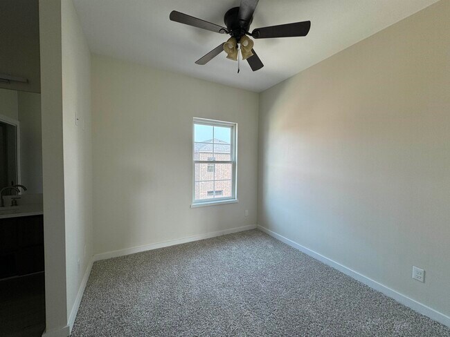 Building Photo - 210 Veracruz Dr