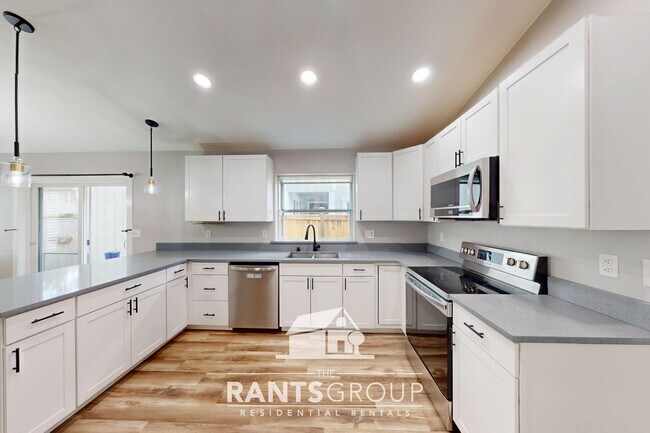 Building Photo - Move in Ready! Renovated 2-bed, 2-bath Rambler in Lacey!