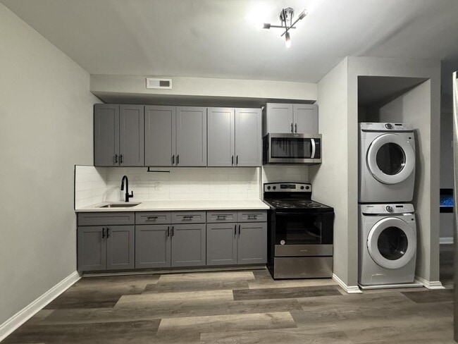 Building Photo - 5340 Maple Ave