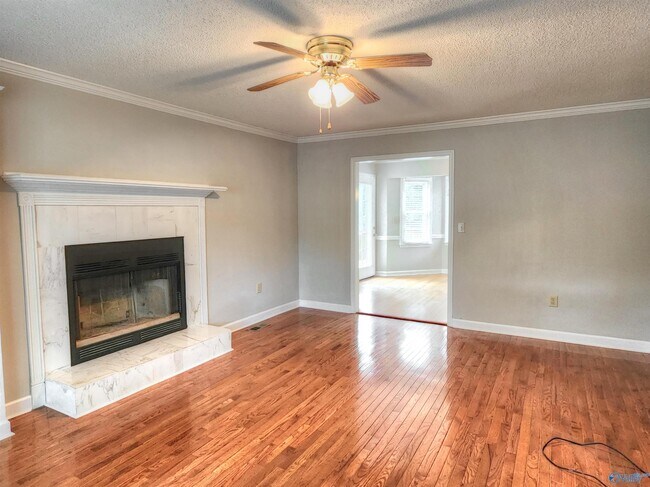Building Photo - 120 Silver Creek Cir