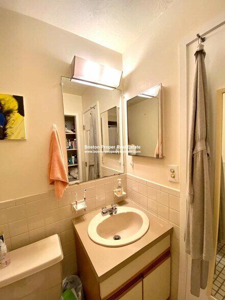 Building Photo - 5 Grove St