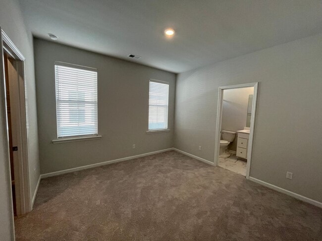 Building Photo - Stunning 4 Bedroom 4.5 Bath Home In Summer's Corner~