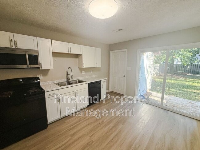 Building Photo - 6410 Rockford Dr