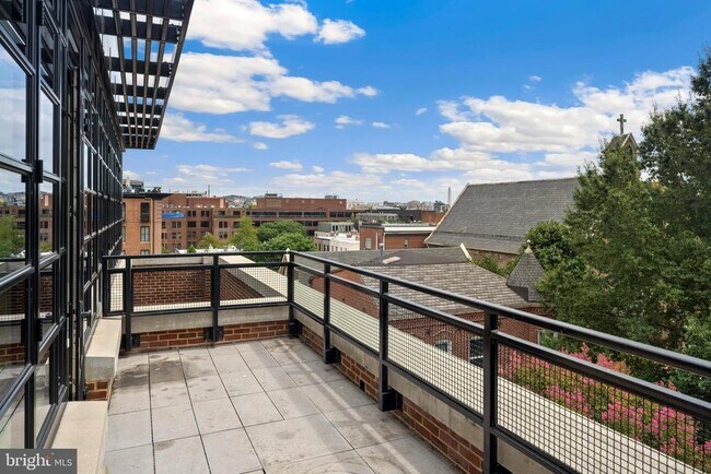 Building Photo - 1055 Wisconsin Ave NW