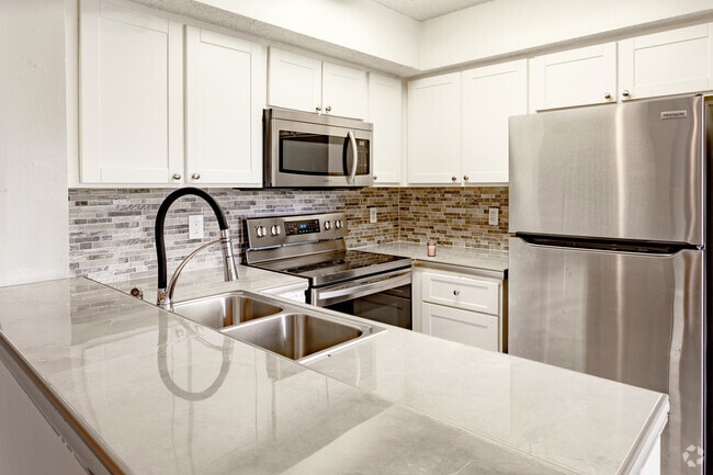Interior Photo - Mission Lakes