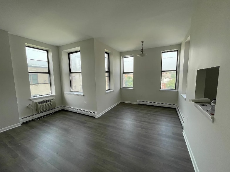 Building Photo - 2613 Bergenline Ave