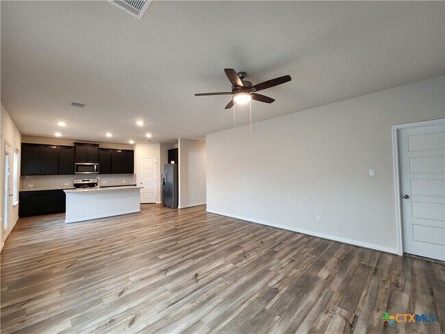 Building Photo - 1225 Ella Xing