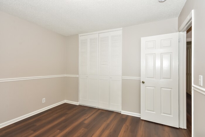 Building Photo - 265 Clearlake Dr W
