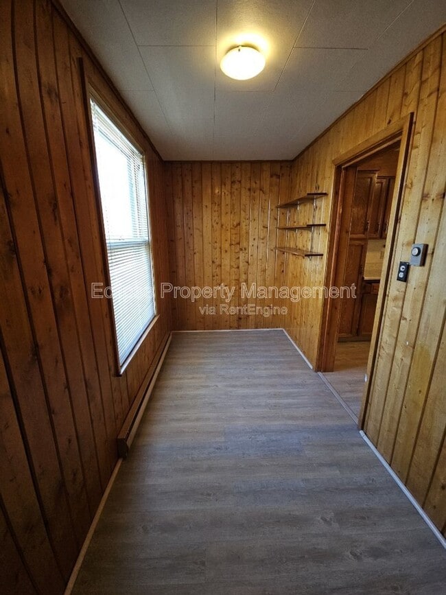 Building Photo - 427 Madison St