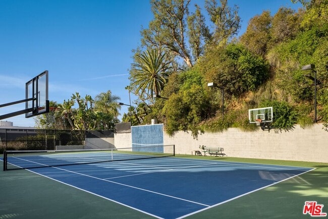 Building Photo - 1427 Kings Rd