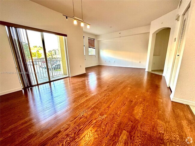 Building Photo - 8900 NW 107th Ct