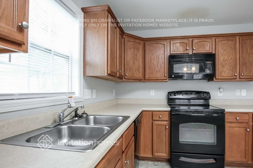 Building Photo - 4200 Youngstown Dr