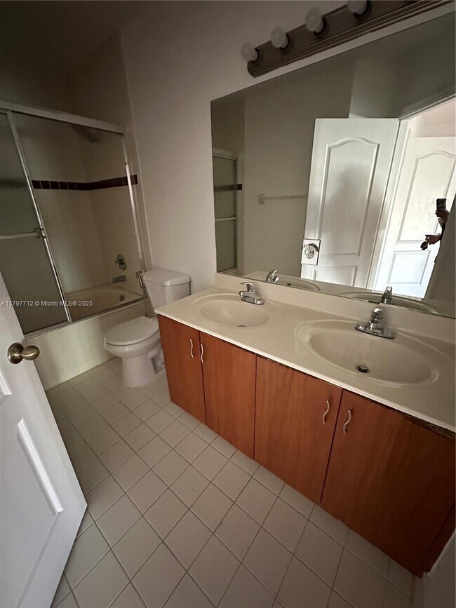 Building Photo - 3181 SW 129th Ave