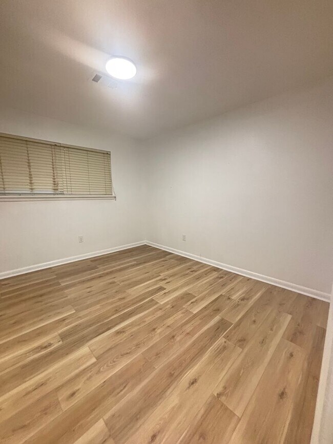 Building Photo - 3 BEDROOM /1.5 BATH NEAR DOWNTOWN BENTON