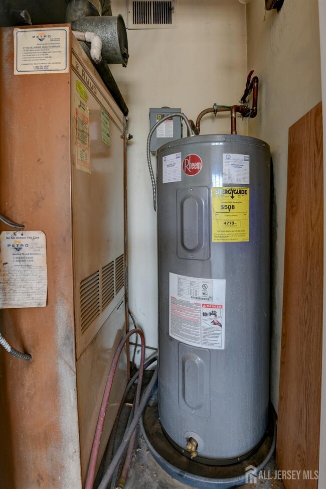 Building Photo - 6 College Dr