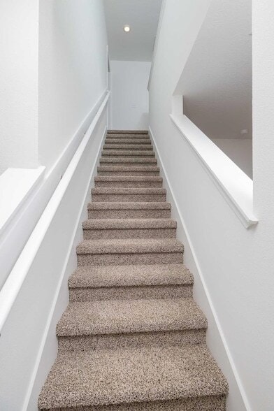 Building Photo - 951 Orellana Rd