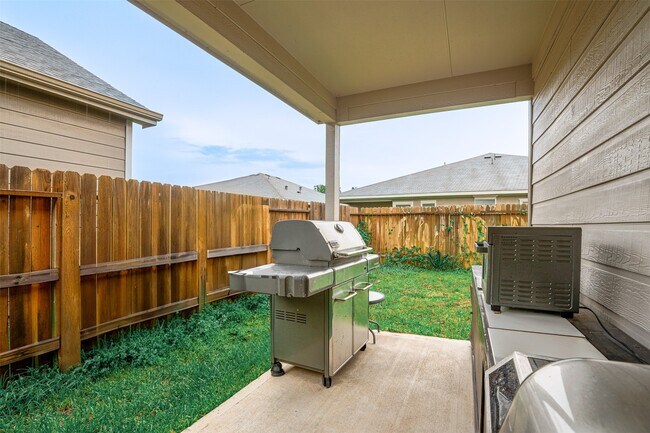 Building Photo - 9857 Gln Brk Ln
