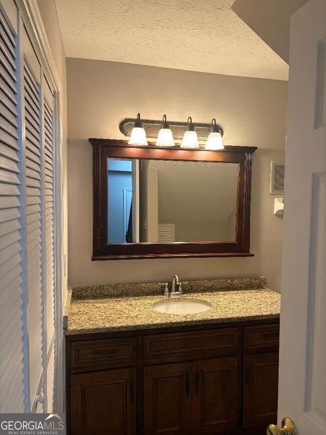 Building Photo - 228 Fairview Ave