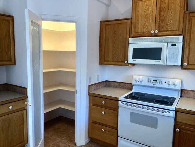 Building Photo - Great Home 3 Bedroom Home in Beautiful Nei...