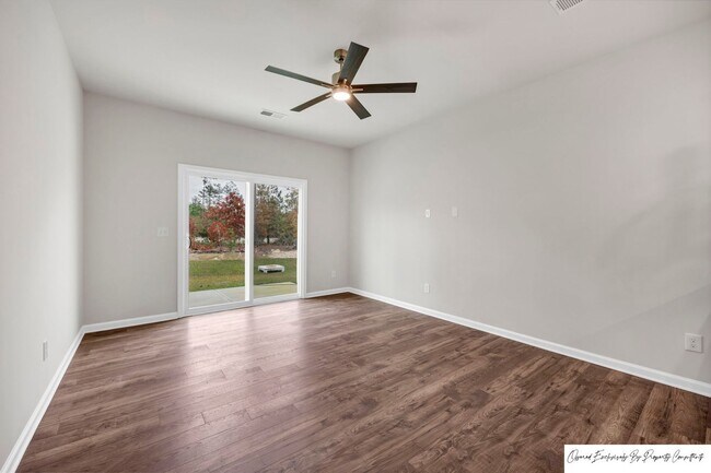 Building Photo - STUNNING TOWNHOME IN BLYTHEWOOD