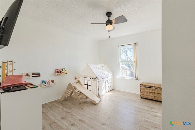 Building Photo - 3081 Colorado Dr