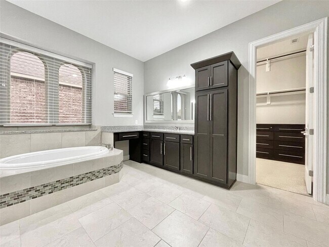 Building Photo - 3809 Mineral Dr