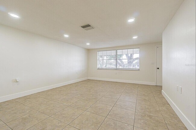 Building Photo - 5631 Riddle Rd