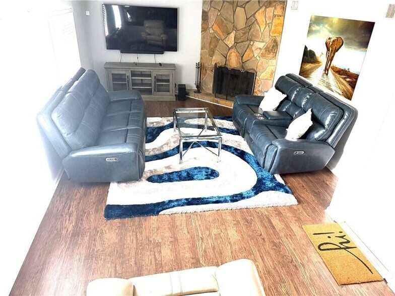 Building Photo - 5285 Mainstreet Park Dr