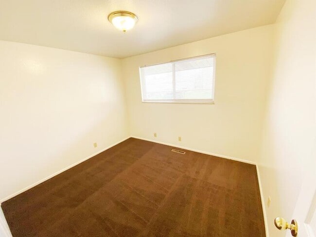 Building Photo - 1127 E 960 S
