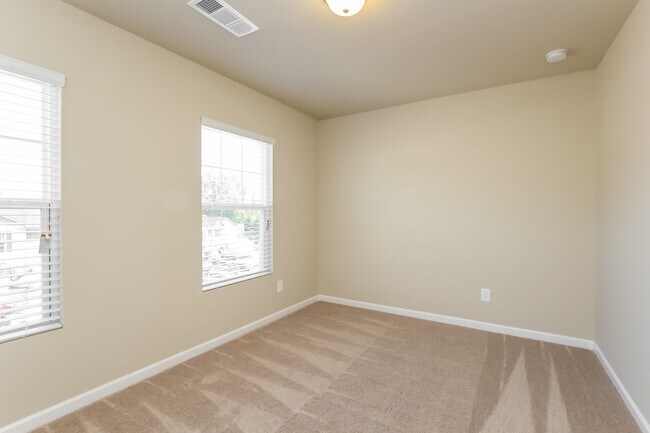 Building Photo - 207 Comet Ct