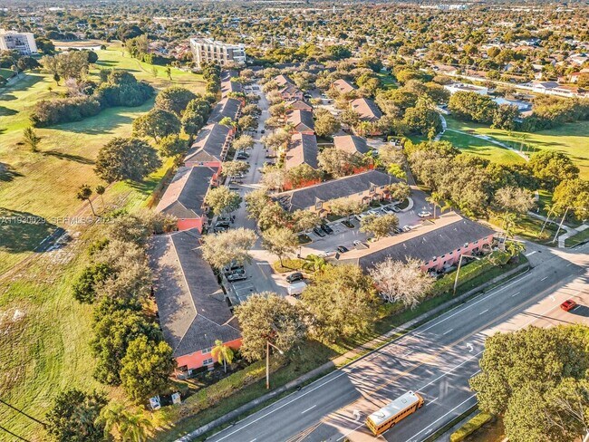 Building Photo - 6747 Sienna Club Dr