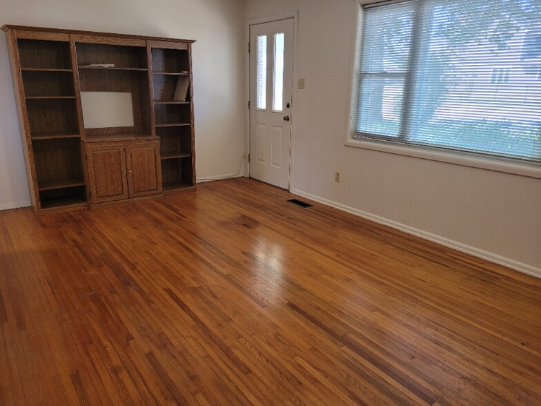 Building Photo - 704 Strozier Ln