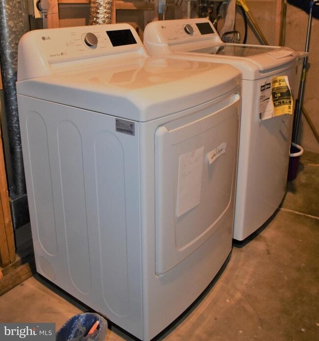 Building Photo - 8923 Skyrock Ct