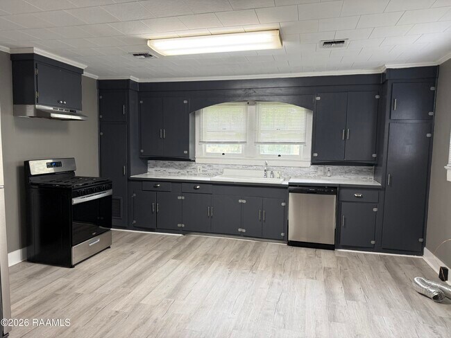 Building Photo - 611 Everette St